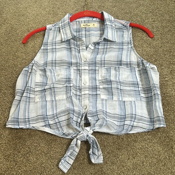 Hollister Tops - Hollister sleeveless button & tie front top